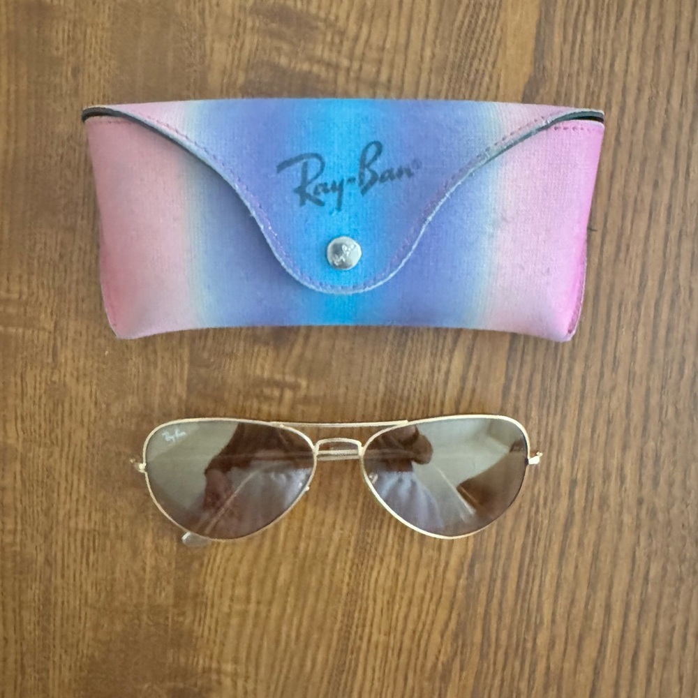 Ray-Ban Aviator Sunglasses with Gradient Case